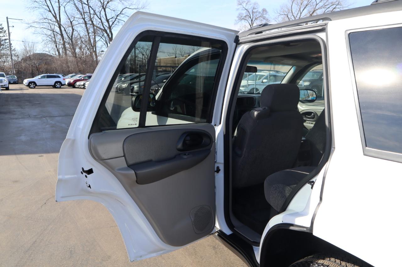 Chevrolet TrailBlazer LS 2WD 2003