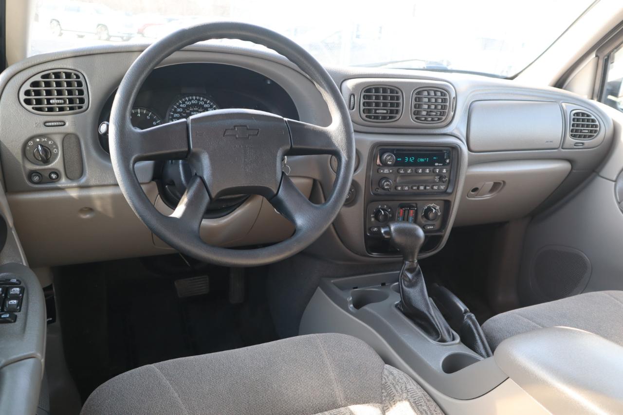 Chevrolet TrailBlazer LS 2WD 2003