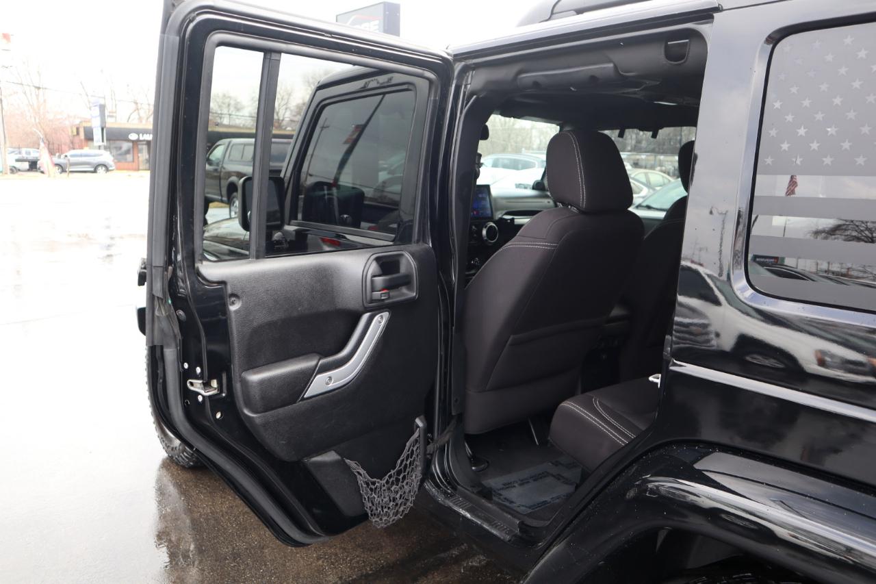 Jeep Wrangler Unlimited Sahara 4WD 2014