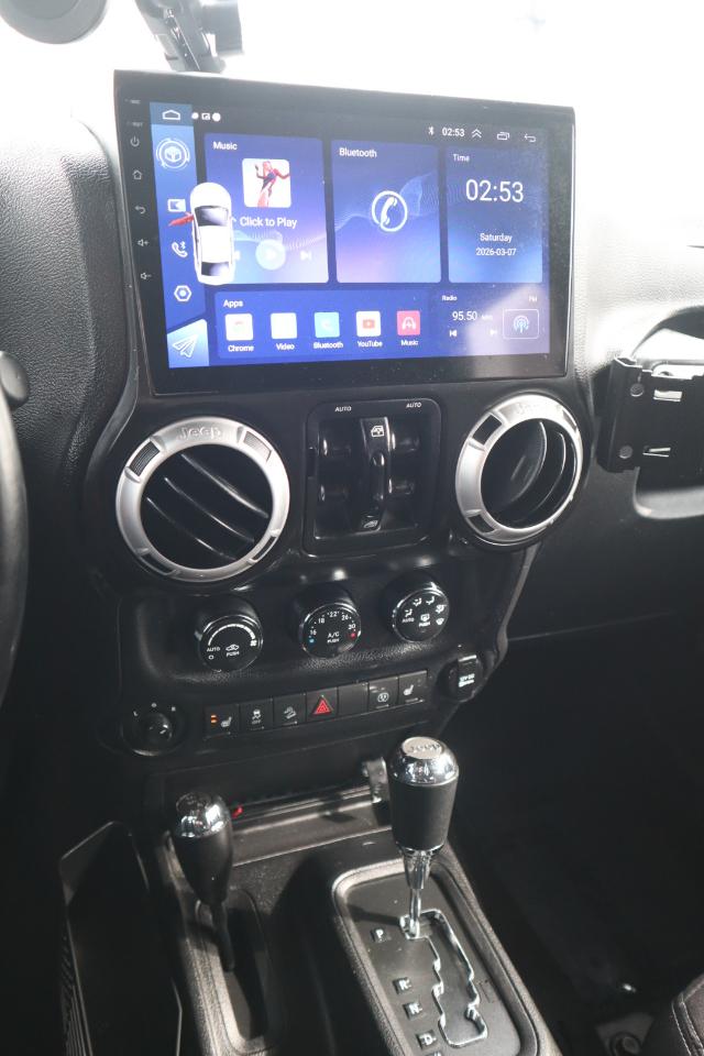 Jeep Wrangler Unlimited Sahara 4WD 2014