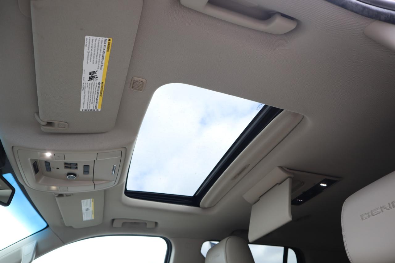 GMC Yukon Denali 4WD 2016