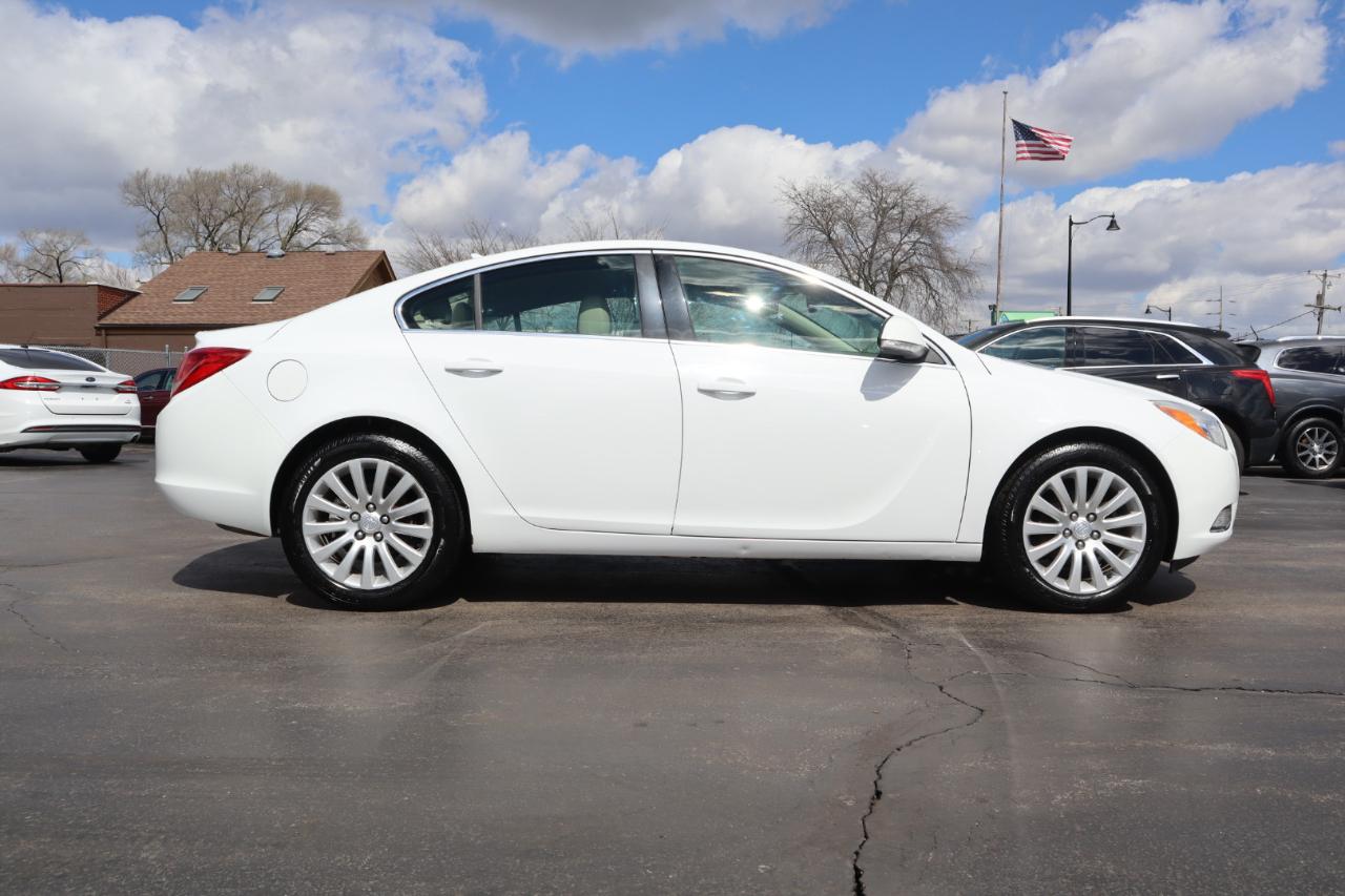 Buick Regal Base 2012