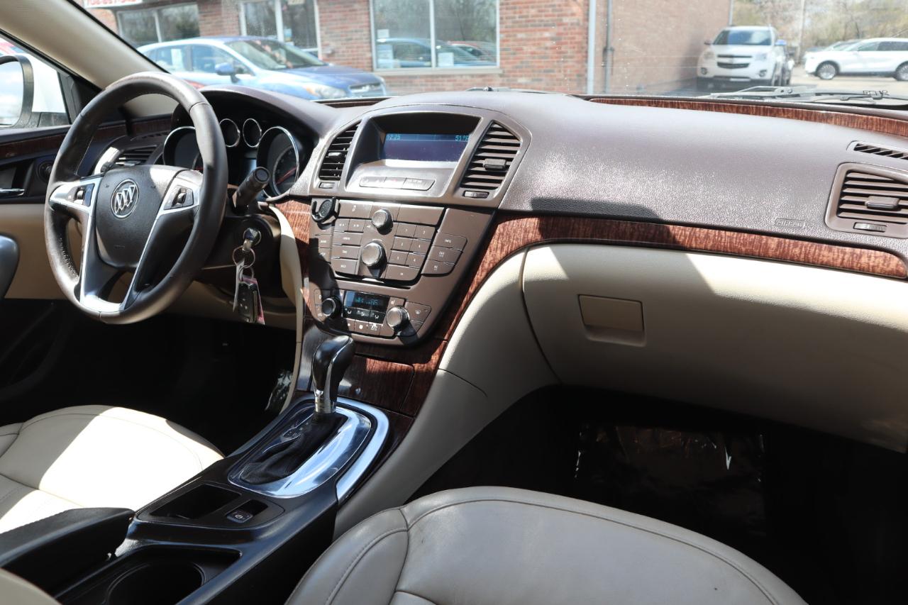 Buick Regal Base 2012