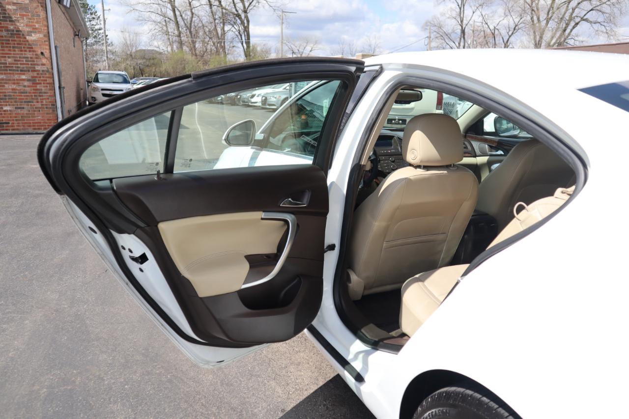 Buick Regal Base 2012