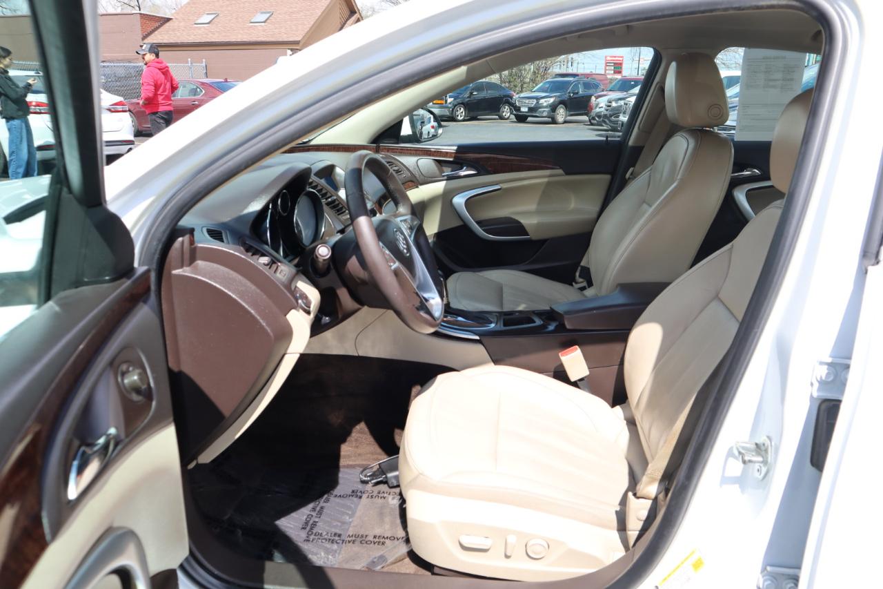 Buick Regal Base 2012