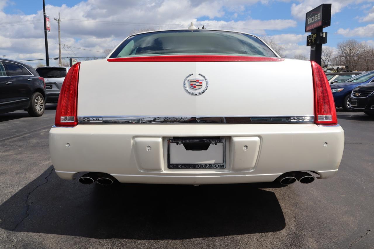 Cadillac DTS Luxury 2011