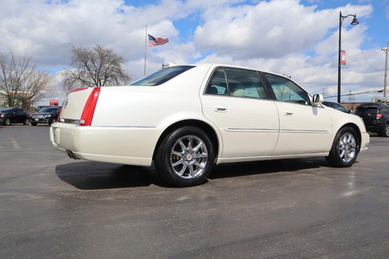 Cadillac DTS Luxury 2011