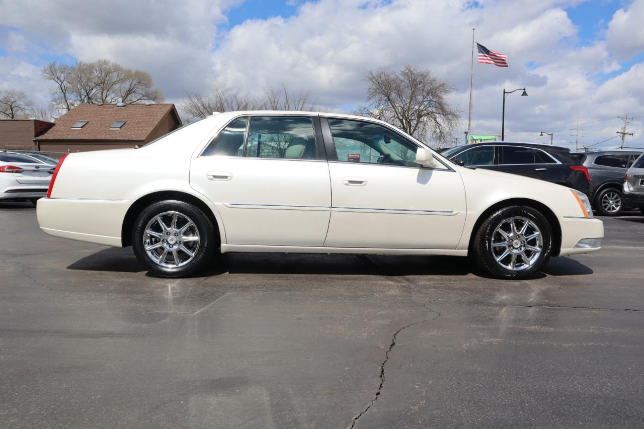Cadillac DTS Luxury 2011