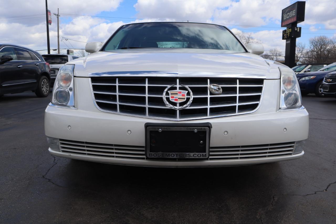 Cadillac DTS Luxury 2011