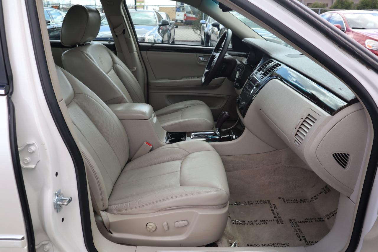 Cadillac DTS Luxury 2011