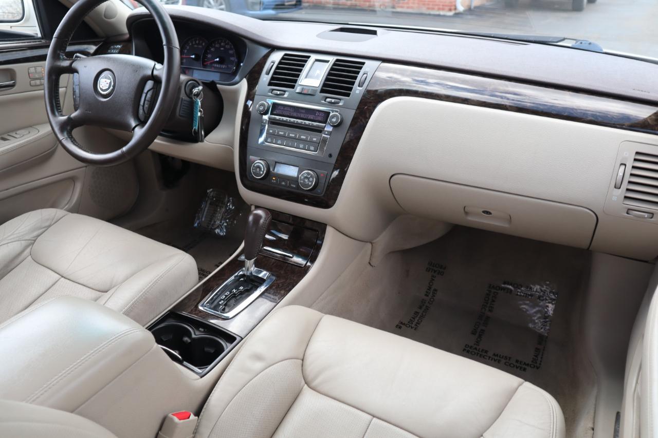 Cadillac DTS Luxury 2011