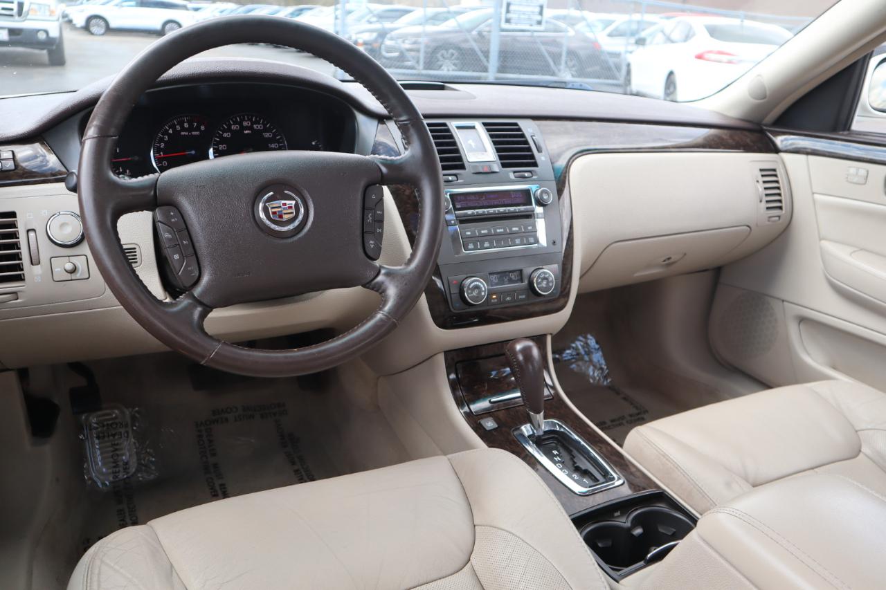 Cadillac DTS Luxury 2011