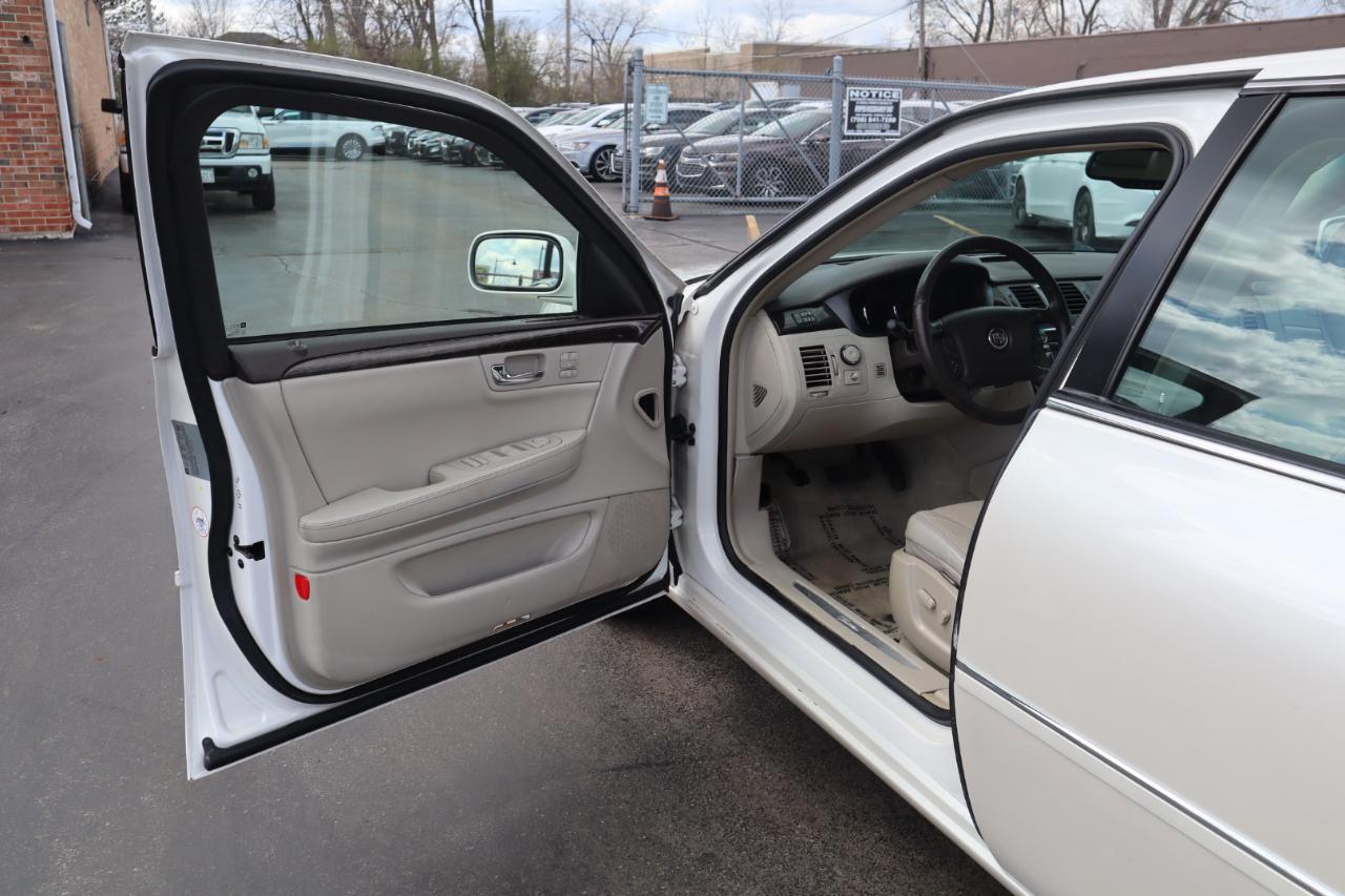 Cadillac DTS Luxury 2011