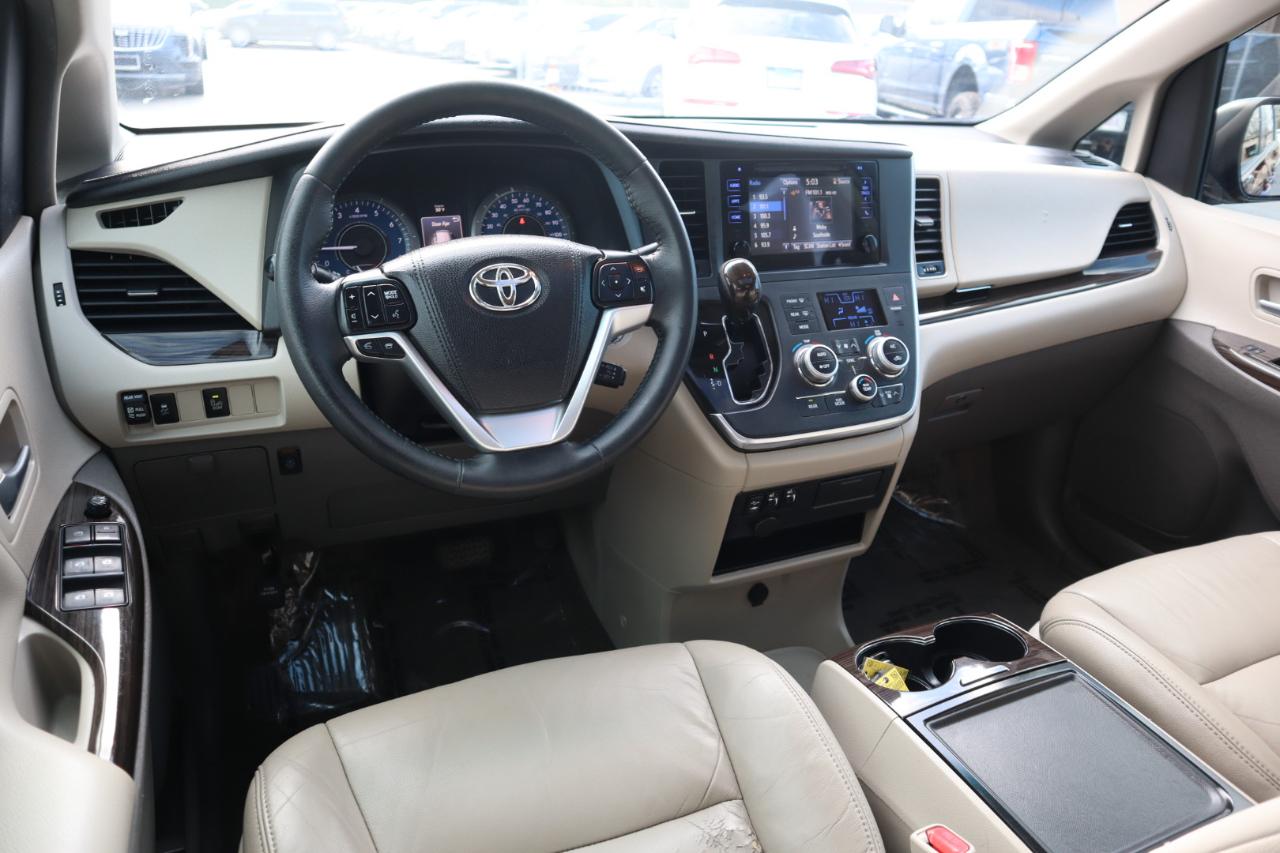 Toyota Sienna Limited AWD 7-Passenger V6 2015