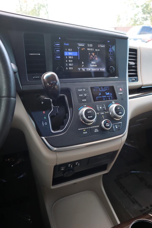 Toyota Sienna Limited AWD 7-Passenger V6 2015