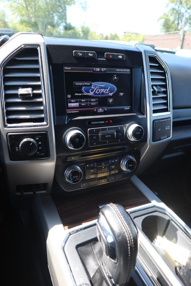 Ford F-150 Lariat SuperCrew 5.5-ft. Bed 4WD 2015