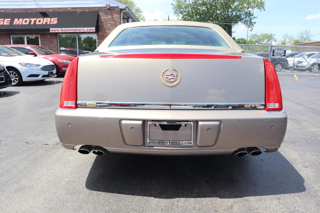 Cadillac DTS Sedan 2007