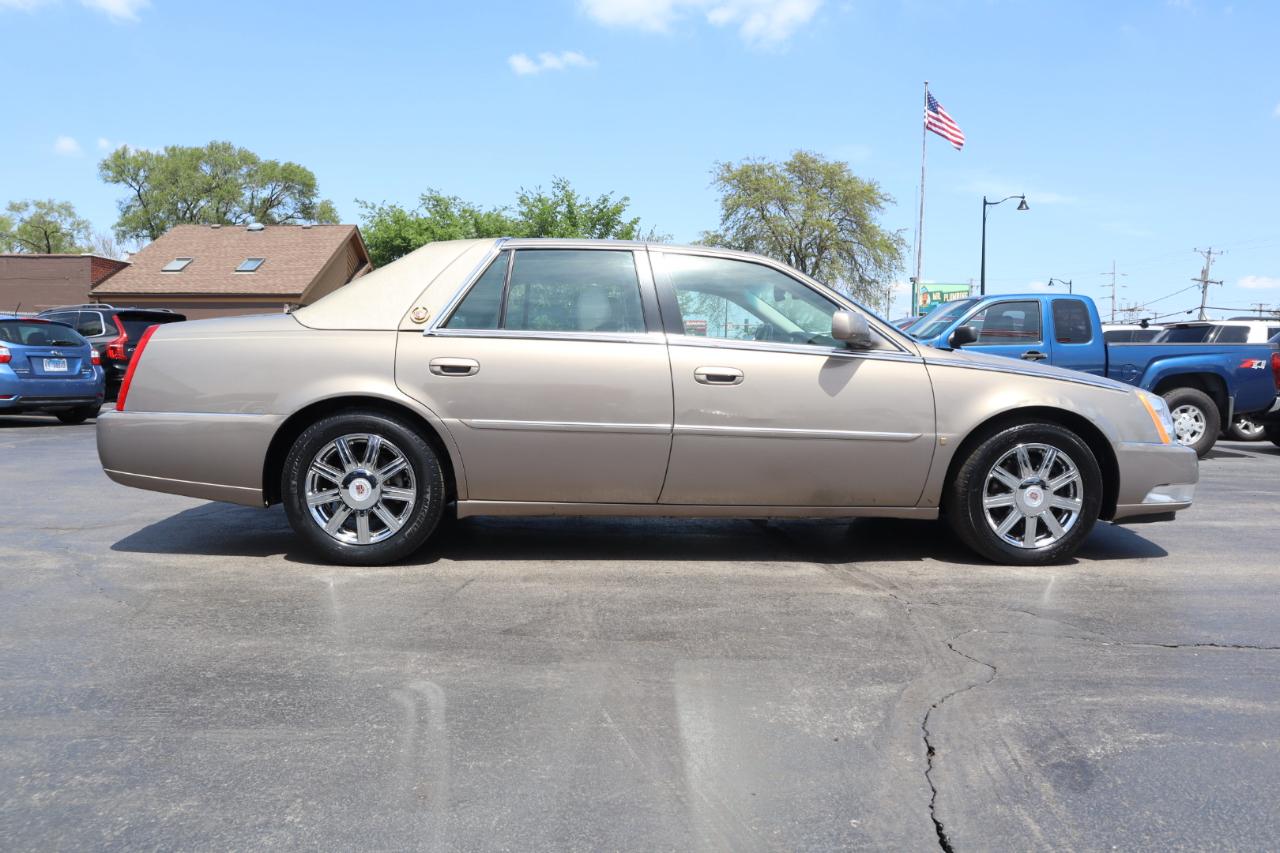 Cadillac DTS Sedan 2007