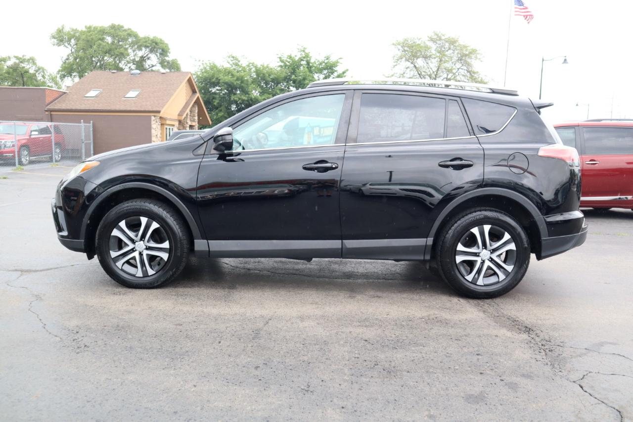 Toyota RAV4 LE AWD 2017