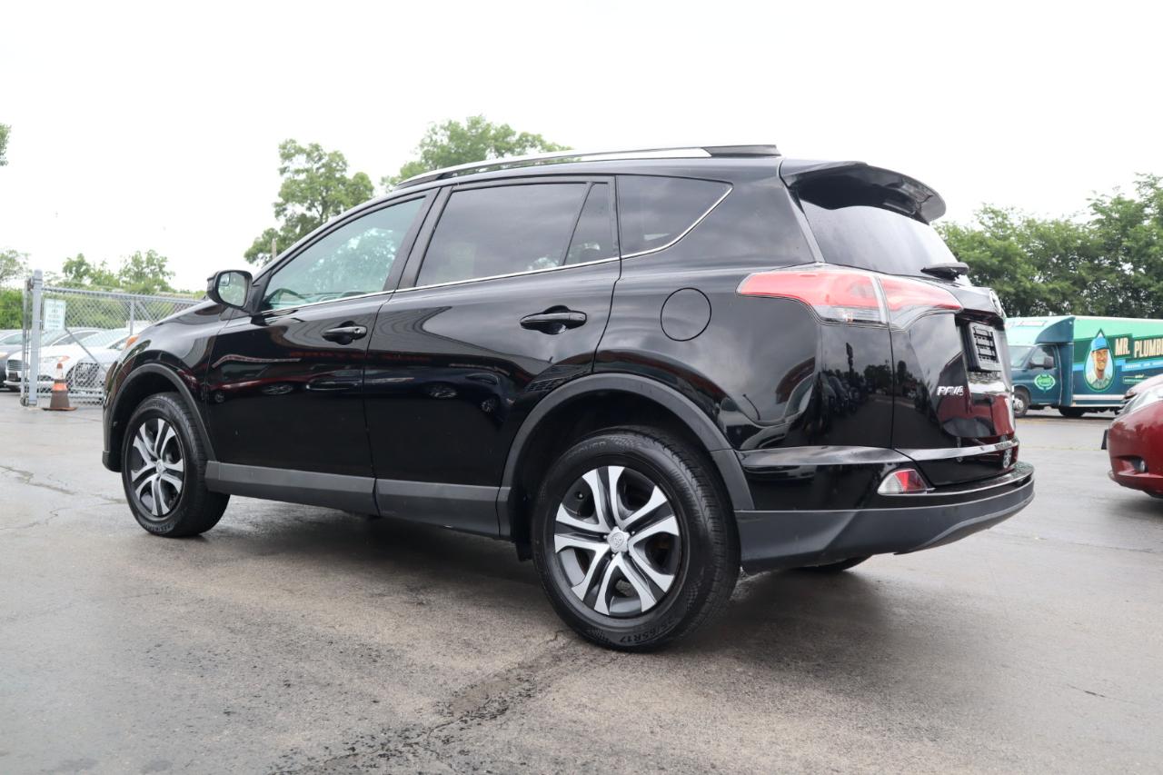 Toyota RAV4 LE AWD 2017