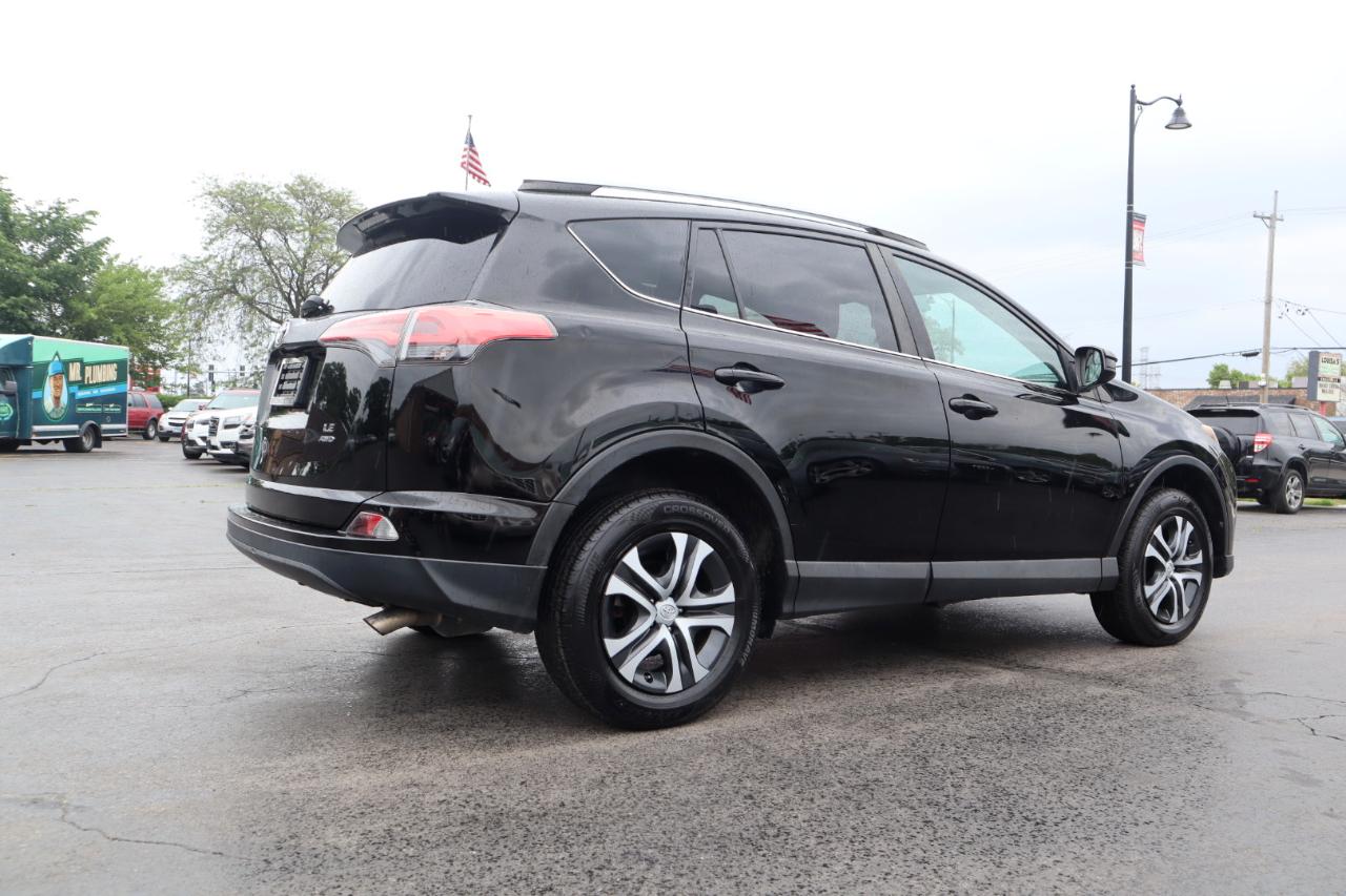Toyota RAV4 LE AWD 2017