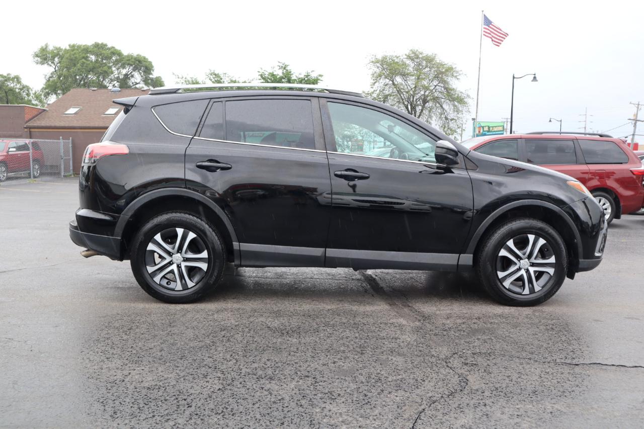 Toyota RAV4 LE AWD 2017