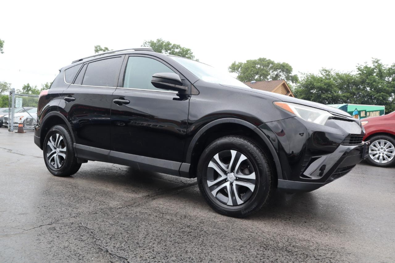 Toyota RAV4 LE AWD 2017
