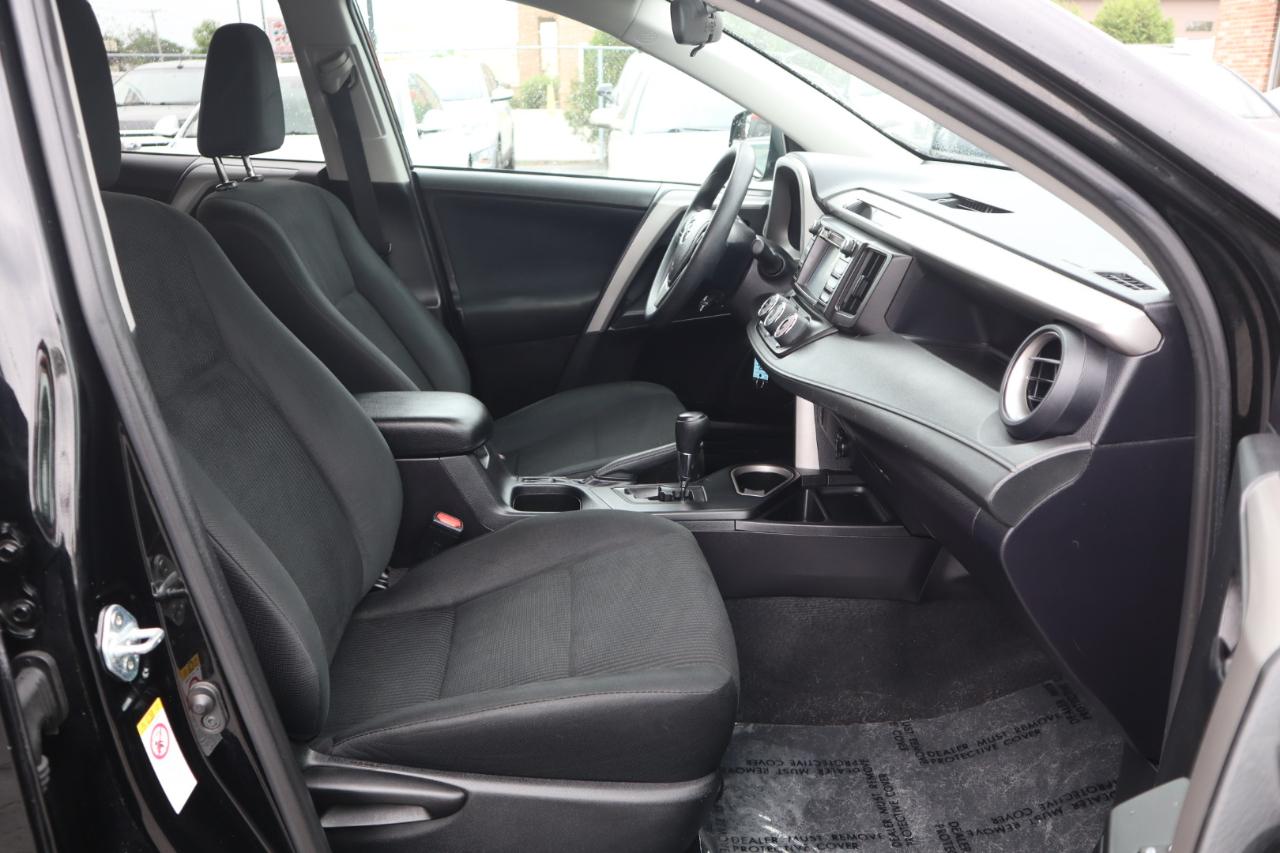 Toyota RAV4 LE AWD 2017