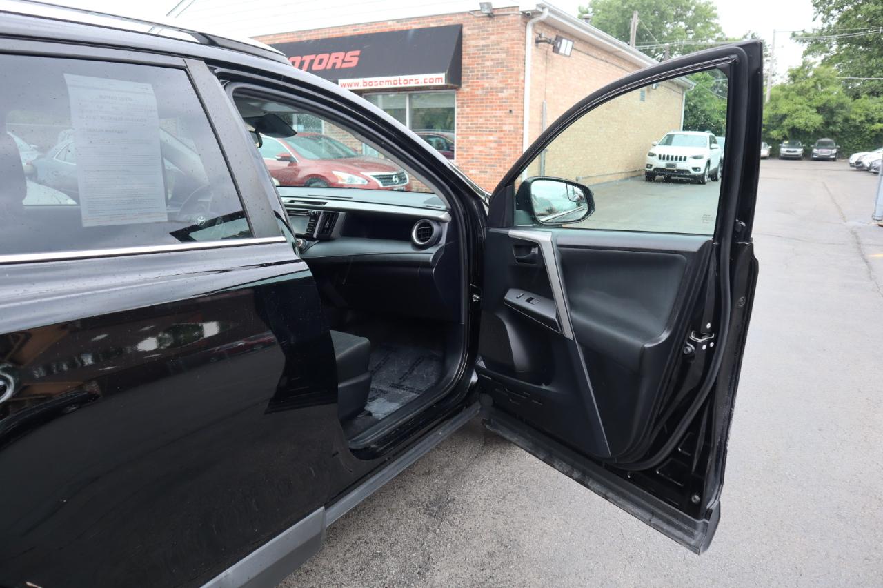 Toyota RAV4 LE AWD 2017