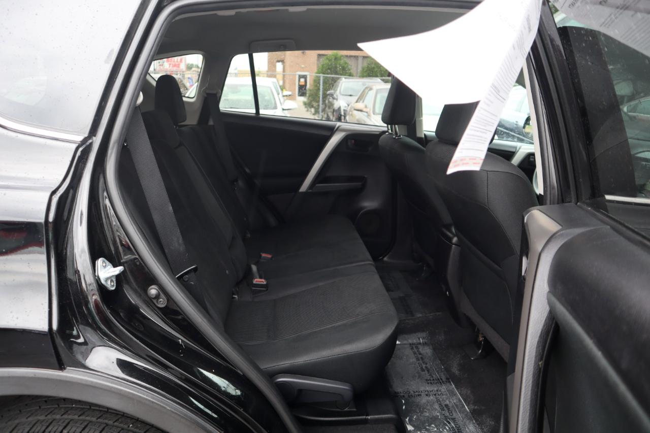 Toyota RAV4 LE AWD 2017