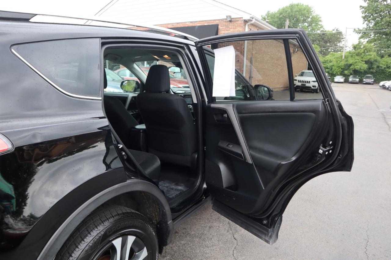 Toyota RAV4 LE AWD 2017