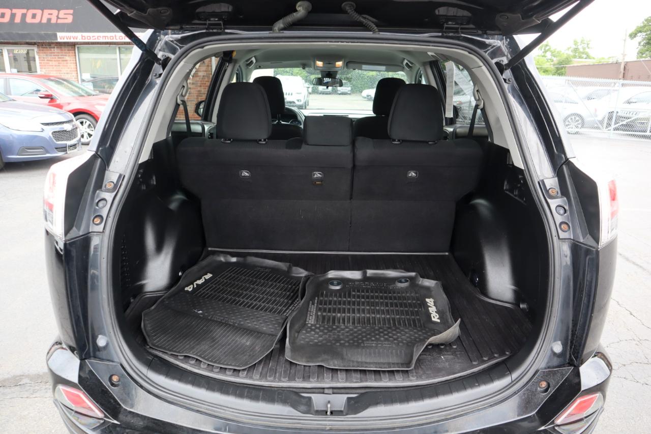 Toyota RAV4 LE AWD 2017