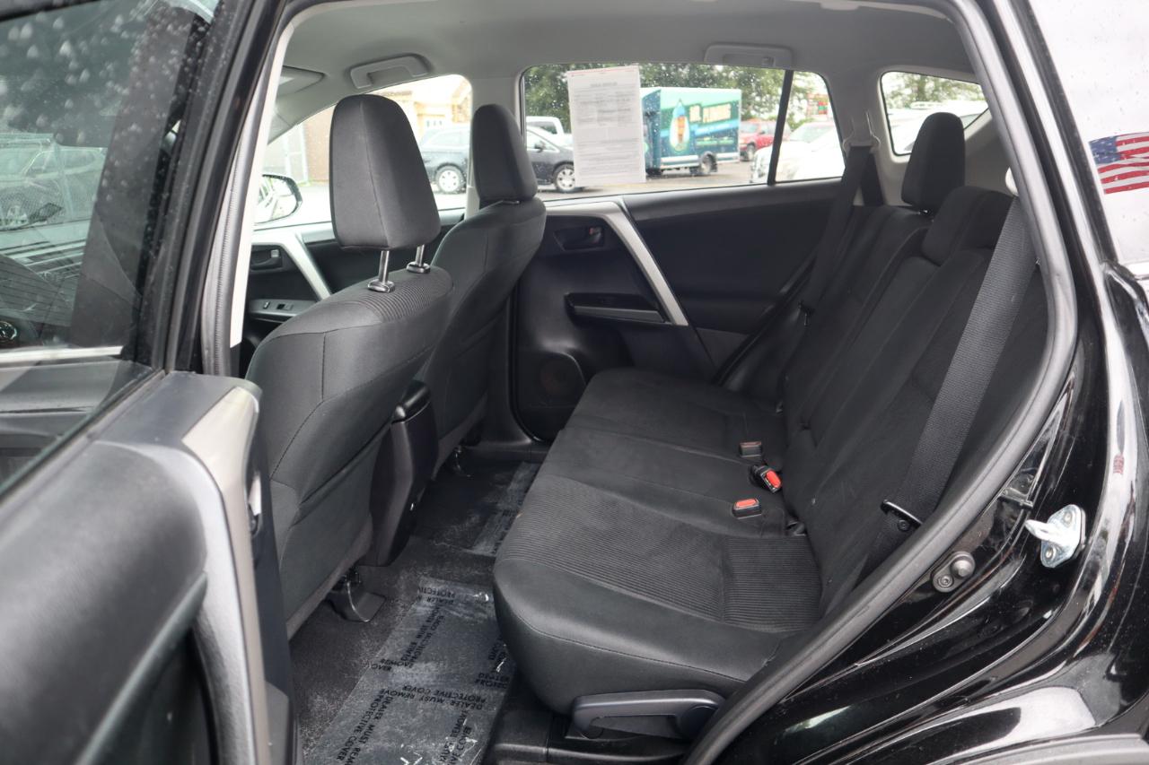 Toyota RAV4 LE AWD 2017