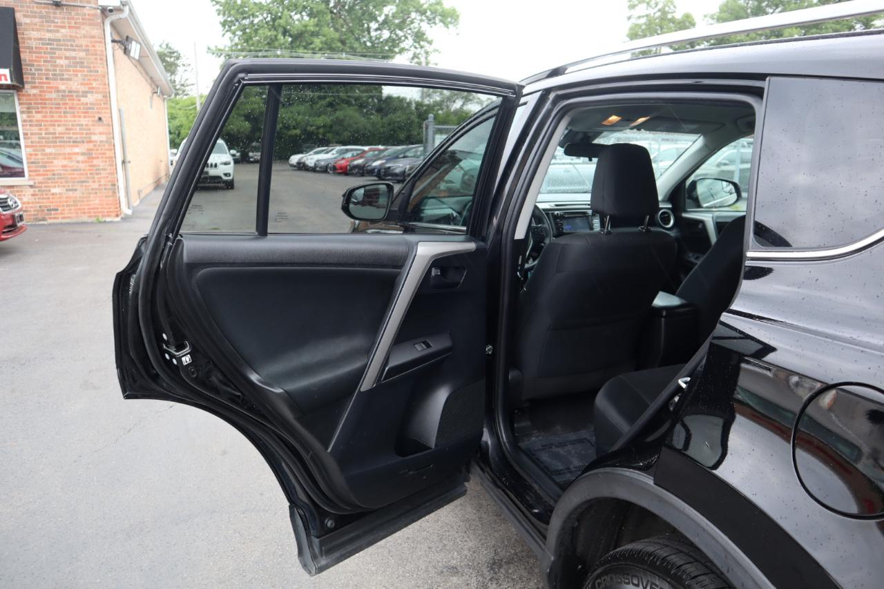 Toyota RAV4 LE AWD 2017