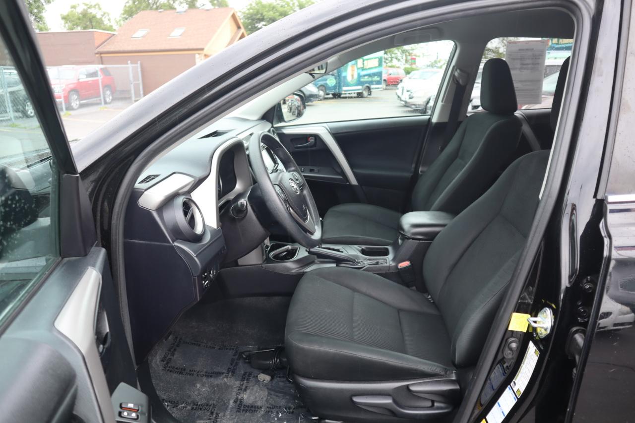 Toyota RAV4 LE AWD 2017