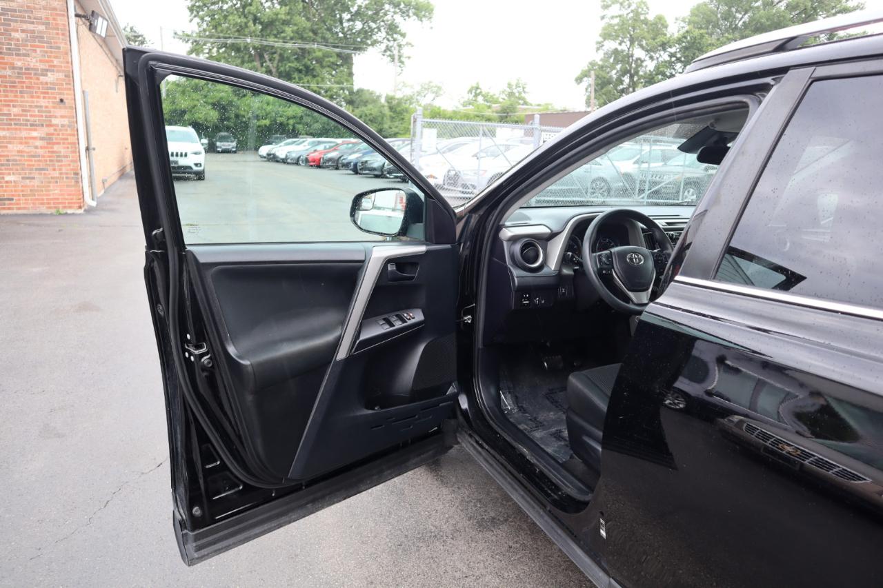 Toyota RAV4 LE AWD 2017