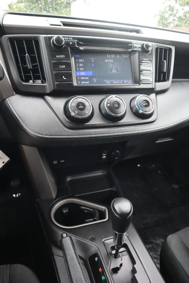 Toyota RAV4 LE AWD 2017
