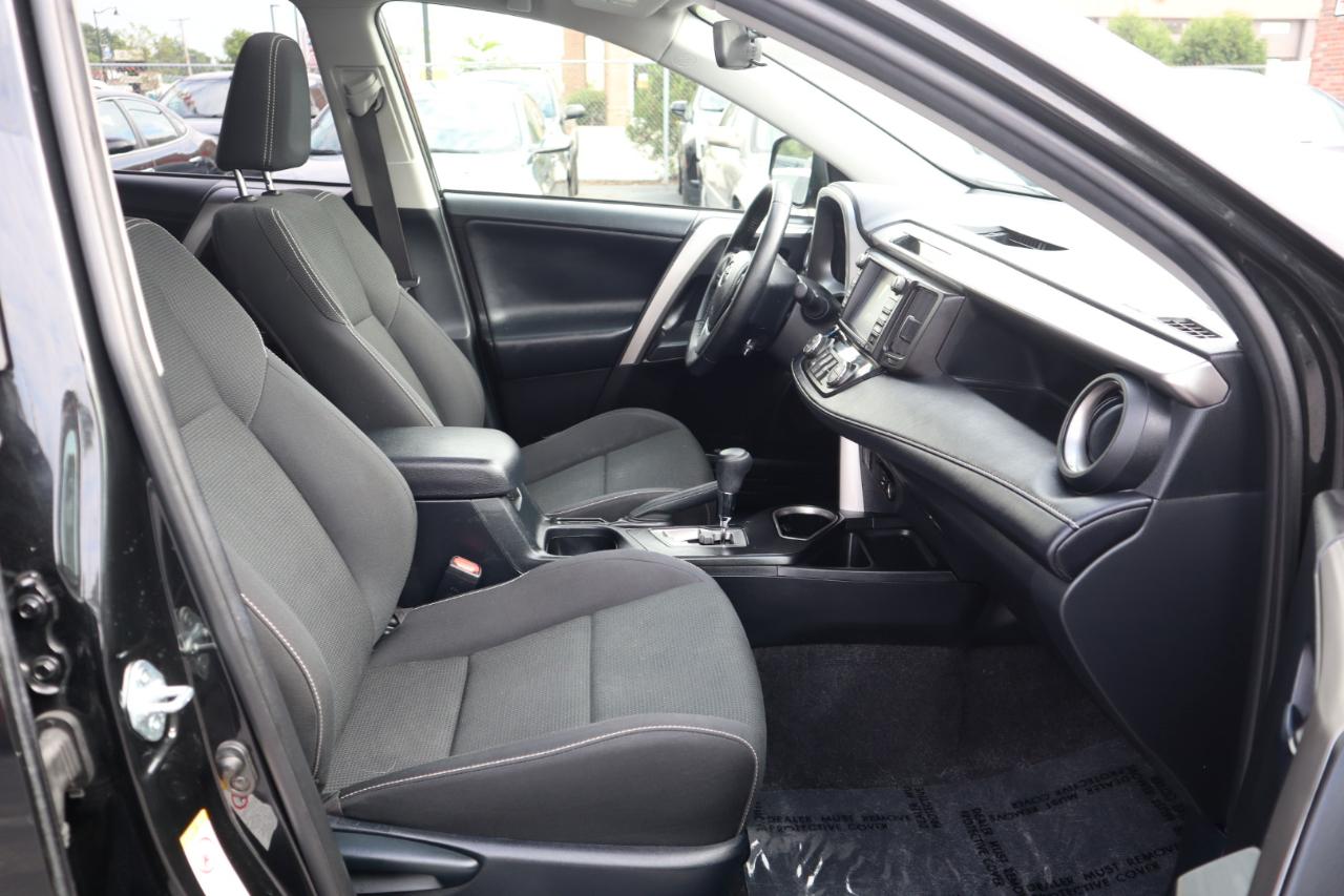 Toyota RAV4 Hybrid XLE 2017