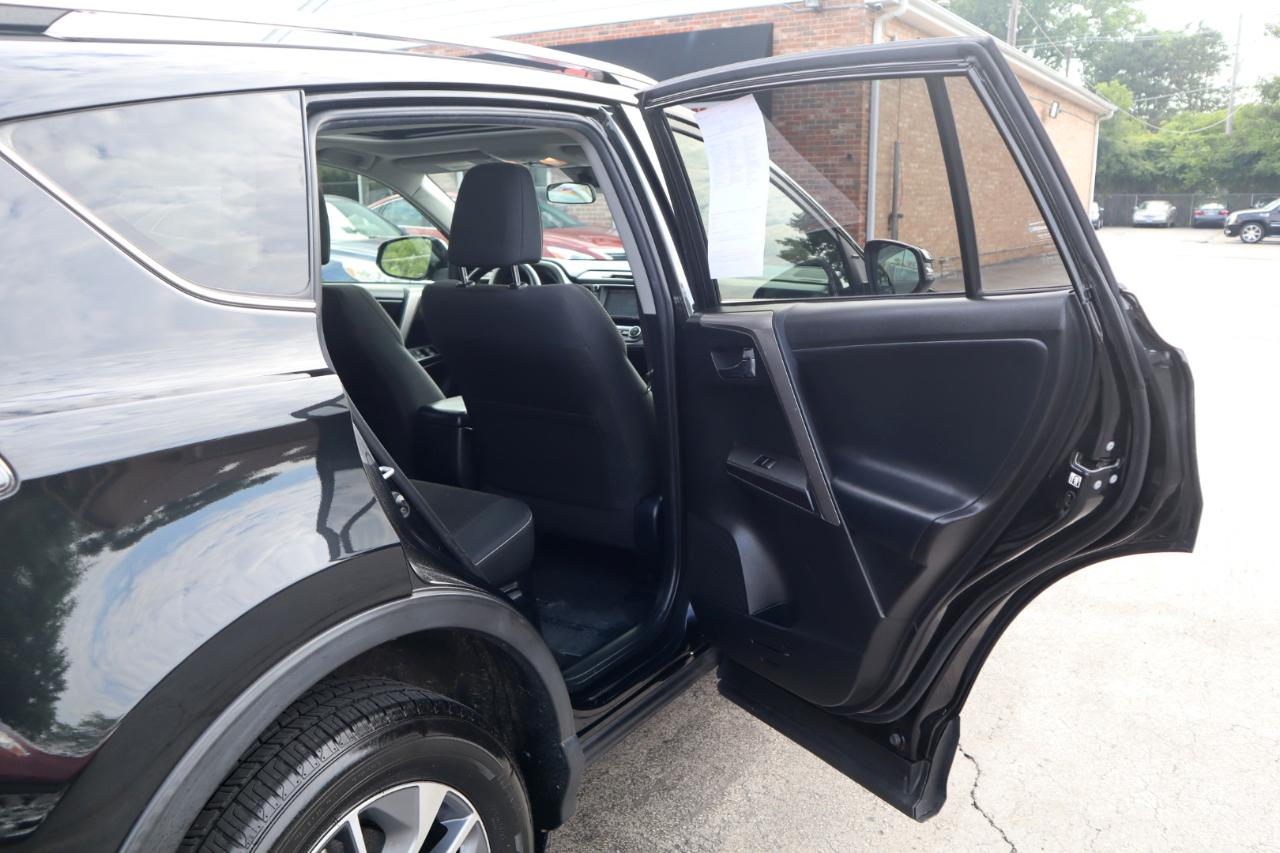 Toyota RAV4 Hybrid XLE 2017