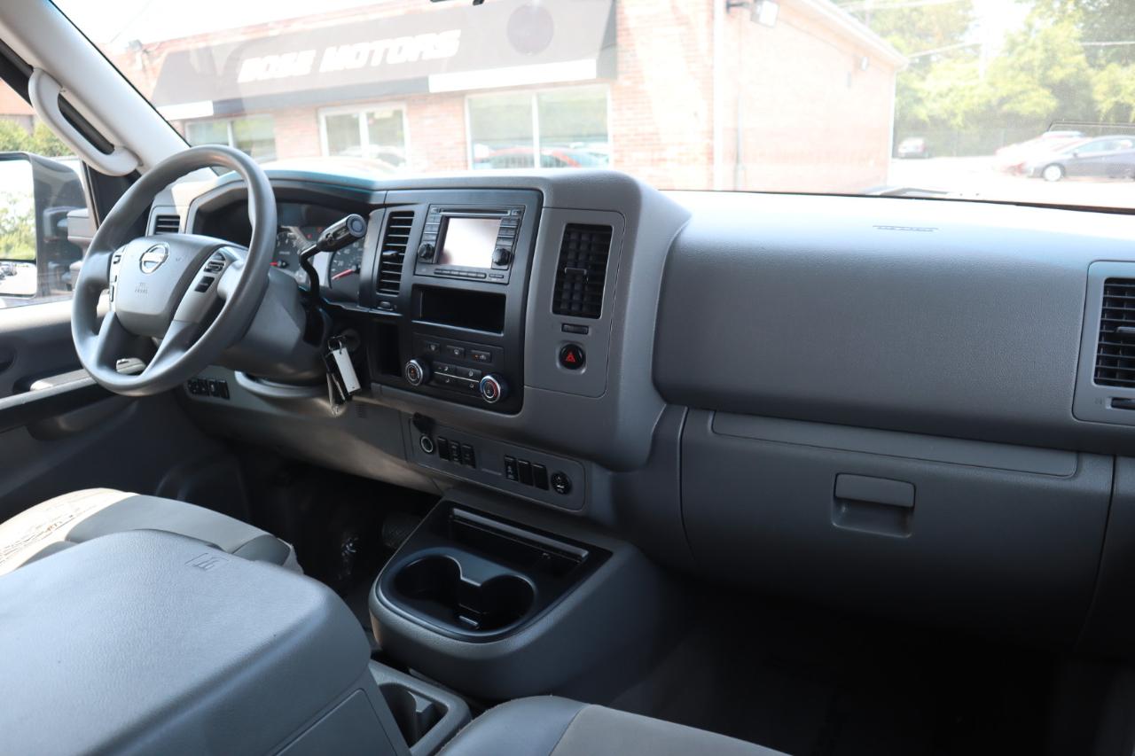 Nissan NV Passenger 3500 S V8 2013