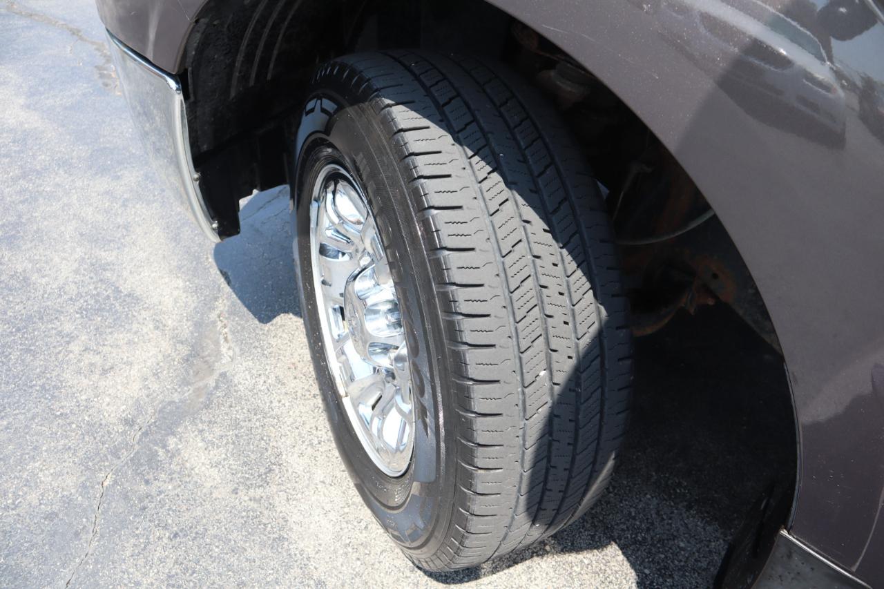 Nissan NV Passenger 3500 S V8 2013