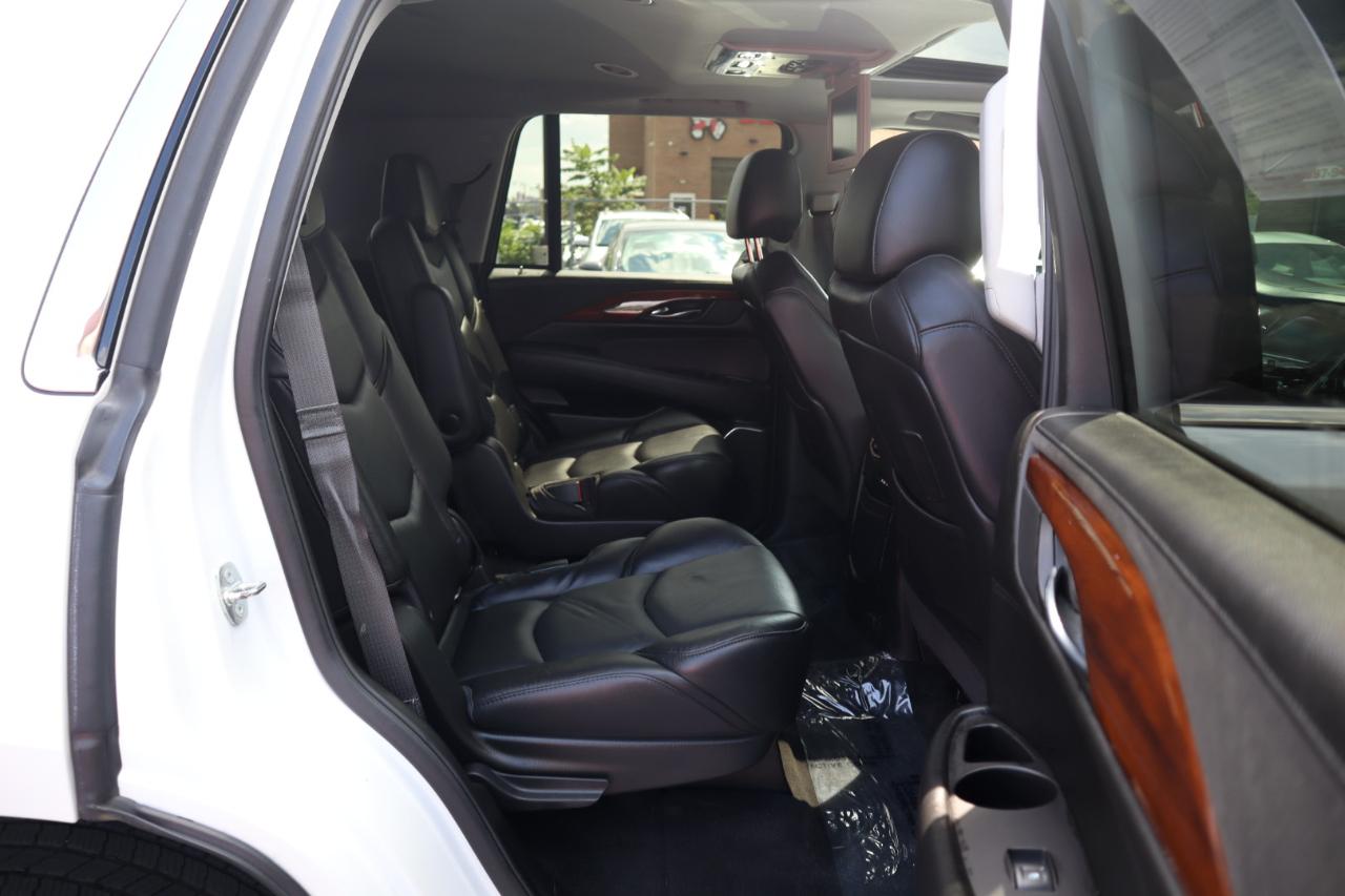 Cadillac Escalade Luxury 4WD 2016