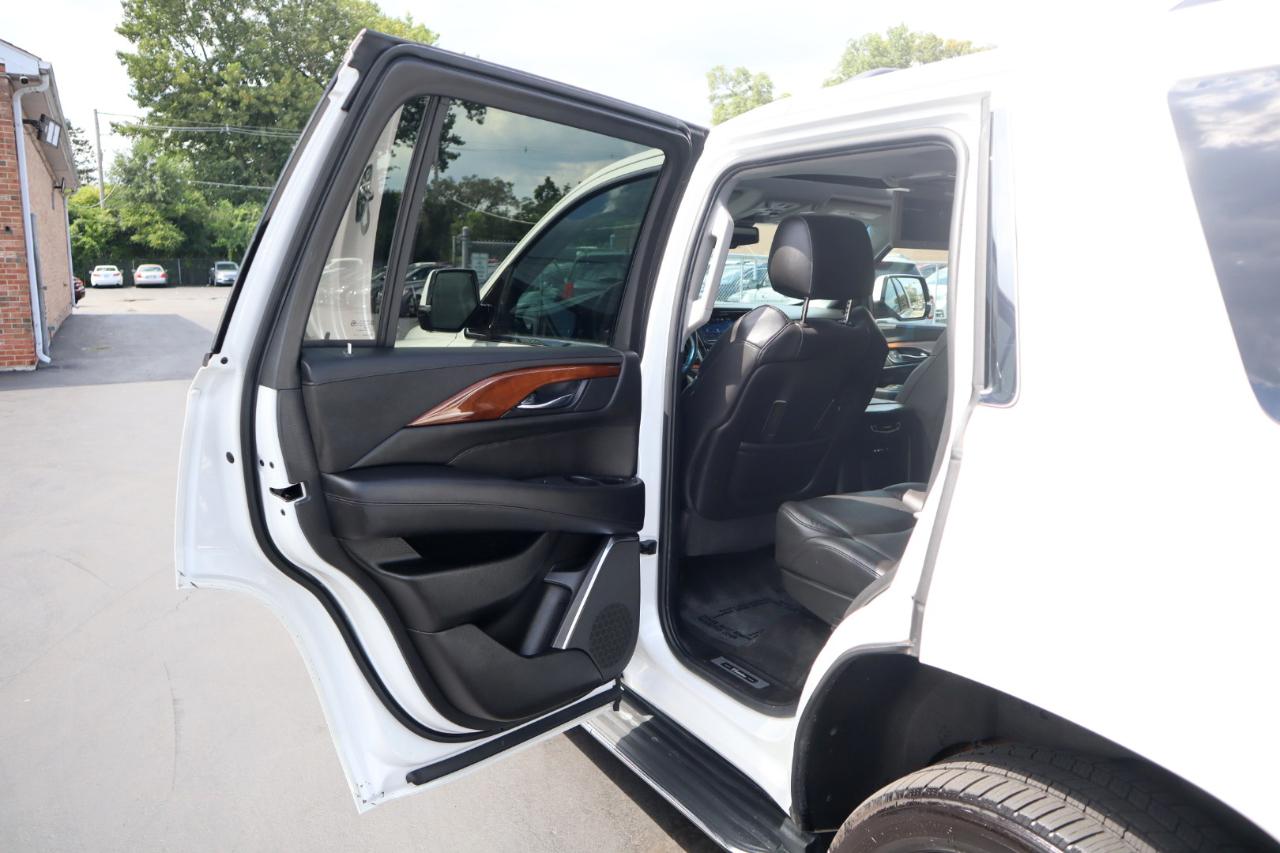 Cadillac Escalade Luxury 4WD 2016