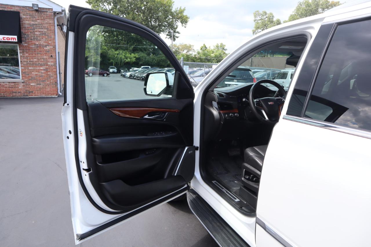 Cadillac Escalade Luxury 4WD 2016