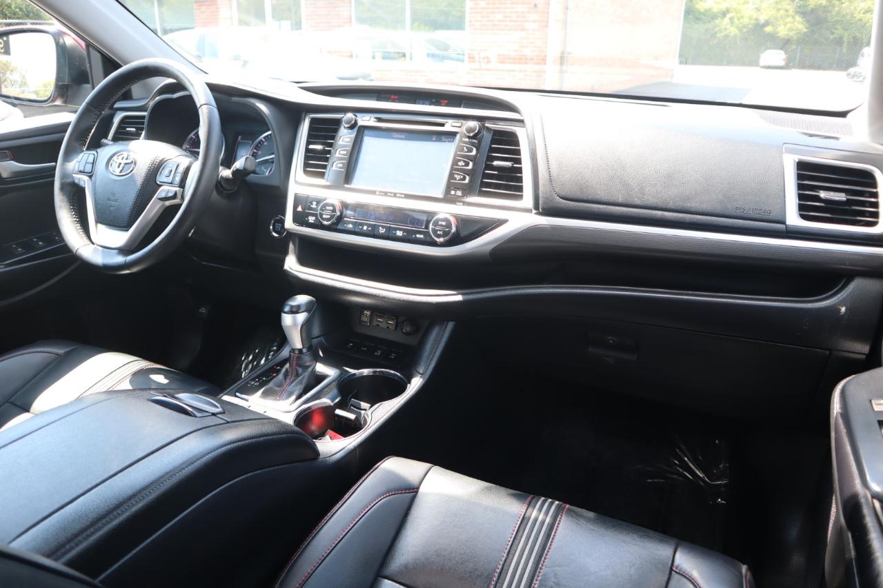 Toyota Highlander SE AWD V6 2019
