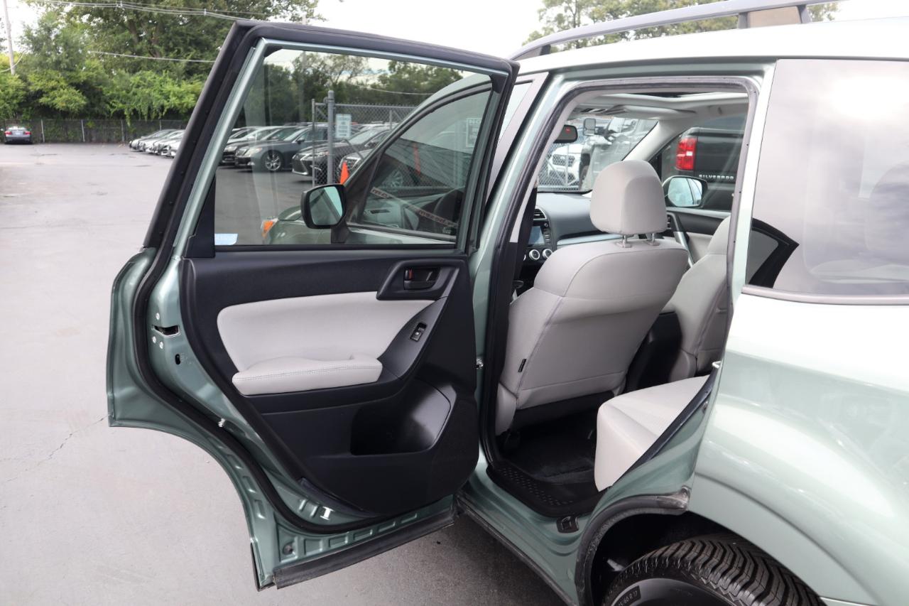 Subaru Forester 2.5i Premium PZEV CVT 2016