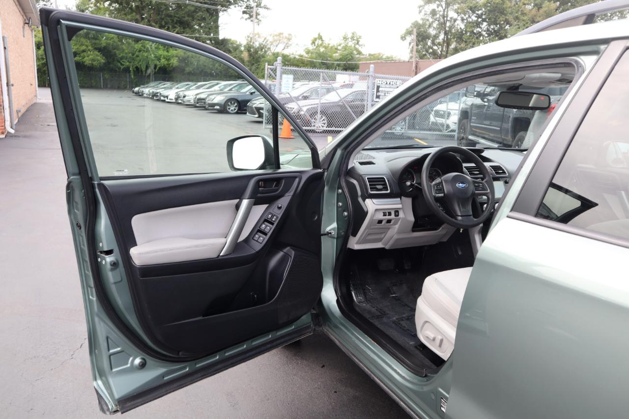 Subaru Forester 2.5i Premium PZEV CVT 2016
