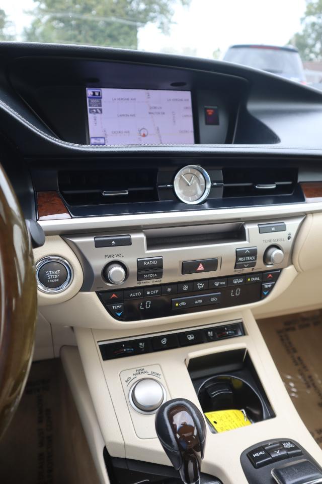 Lexus ES 350 Sedan 2013