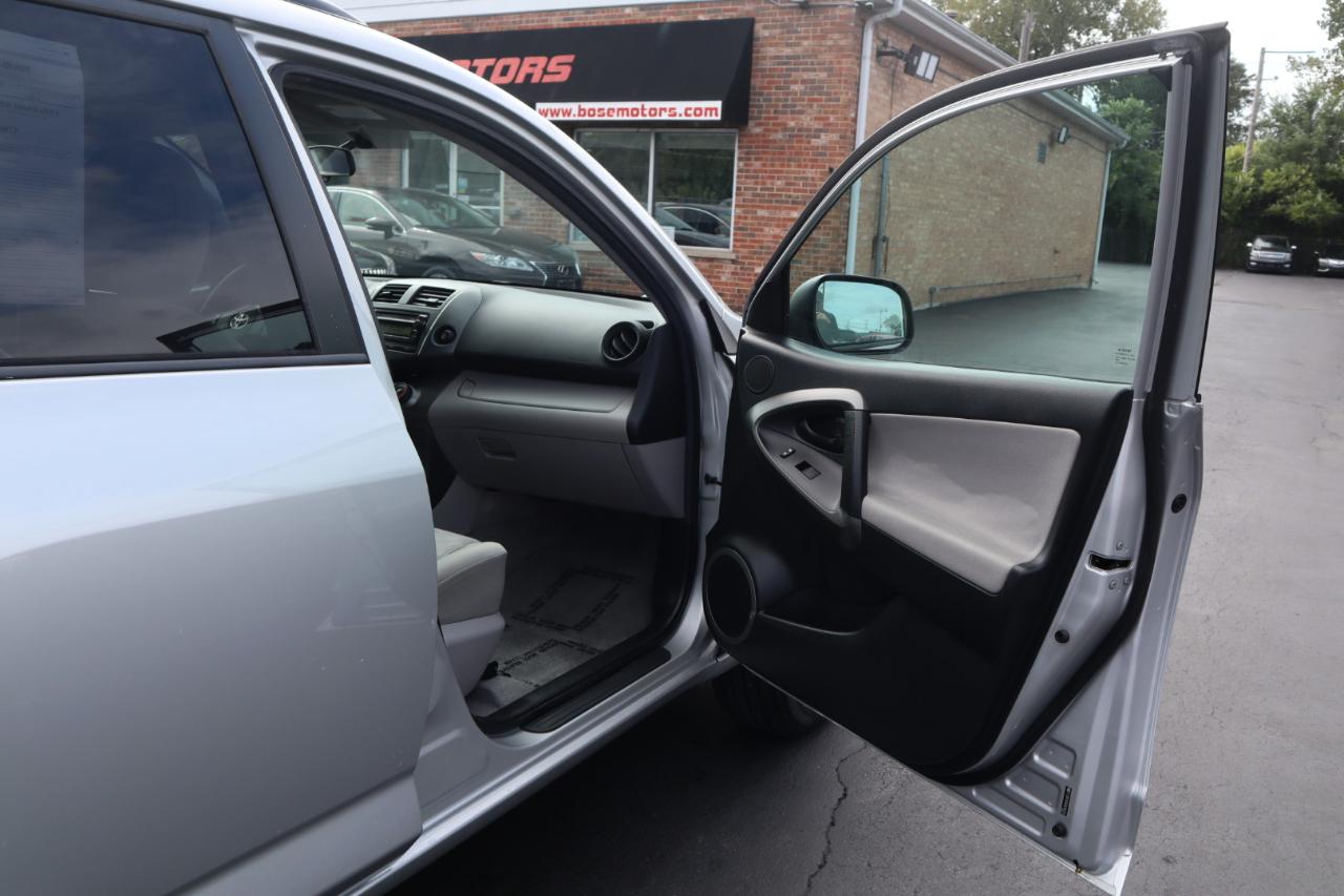 Toyota RAV4 Base I4 4WD 2012