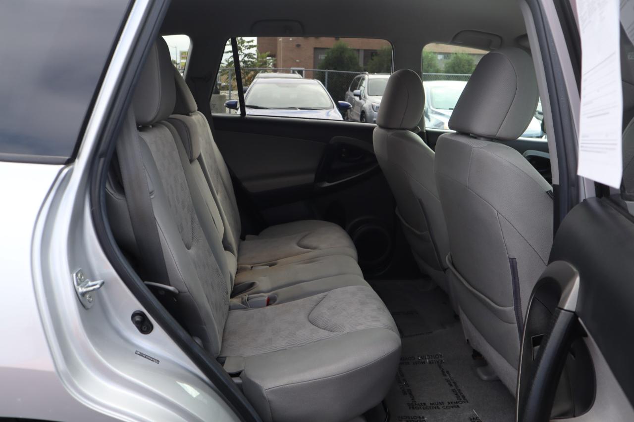 Toyota RAV4 Base I4 4WD 2012